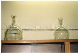 [Plano de pormenor de dois balões de vidro da antiga Farmácia Central]