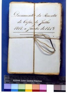 [Pormenor de um maço de documentos de arquivo]