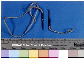 [Pormenor de de agulhas enfiadas em cordéis]