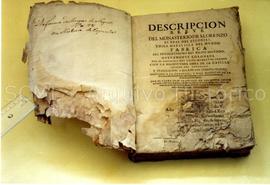 [Plano de uma encadernação com sinais de degradação]