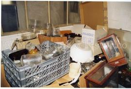 [Plano de um amontoado de caixas contendo material da antiga Farmácia Central]