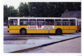 [Plano da lateral de um autocarro da cidade de Coimbra com publicidade ao "Totoloto 5 semana...