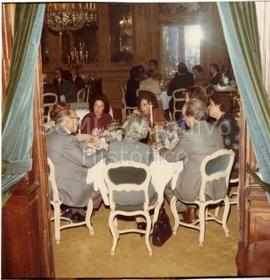 [Retrato de grupo de médicos da Santa Casa, em confraternização, no Grémio Literário de Lisboa]
