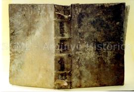 [Plano de uma encadernação com sinais de degradação]