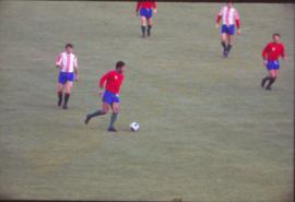 [Retrato de Eusébio da Silva Ferreira e de Fernando Peres da Silva durante um jogo não oficial]