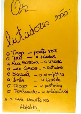 [Plano de pormenor de um placard expositivo sobre os direitos da criança]