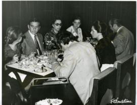 [Retrato de grupo no âmbito da visita da subsecretária de Estado da Segurança Social à delegação ...