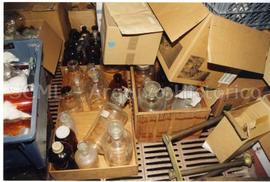 [Plano de um amontoado de caixas contendo material da antiga Farmácia Central]