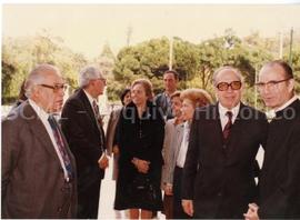 [Retrato de grupo ao ar livre]