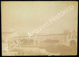 [Vista geral de uma praça de Portalegre]