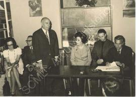 [Retrato de grupo no âmbito da visita da subsecretária de Estado da Segurança Social à Santa Casa...