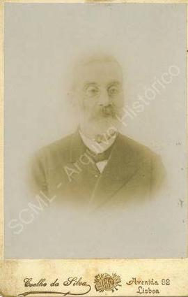 [Retrato de busto de homem]