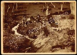 [Retrato de grupo em passeio pela floresta]