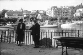 [Retrato de corpo inteiro do casal Ema e António Eusébio Benito Maçãs, em Ouchy, na Suíça]