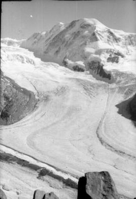 [Vista de uma paisagem glaciar, em Gornergrat, na Suíça]