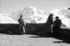 [Retrato de corpo inteiro de Delmira Maria Filomena Benito Maçãs, em Gornergrat, na Suíça]