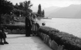 [Retrato de corpo inteiro de Delmira Maria Filomena Benito Maçãs e de António Eusébio Benito Maçã...