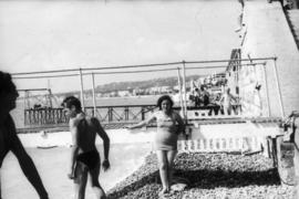 [Retrato de corpo inteiro de Delmira Maria Filomena Benito Maçãs, em Nice, na França]