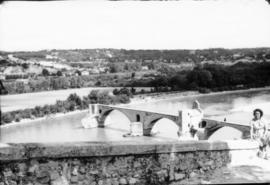 [Retrato de corpo inteiro de Delmira Maria Filomena Benito Maçãs, em Avinhão, na França]