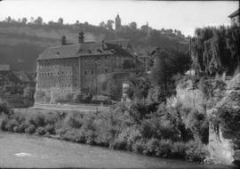 [Vista de um complexo de edifícios, em Friburgo, na Suíça]