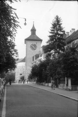 [Vista de uma via urbana, em Soleura, na Suíça]