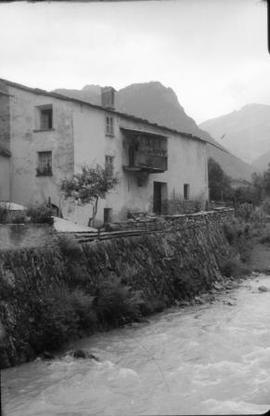 [Vista de um edifício, em Poschiavo, na Suíça]