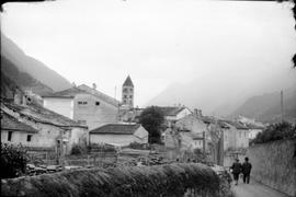 [Retrato de corpo inteiro do casal Ema e António Eusébio Benito Maçãs, em Poschiavo, na Suíça]
