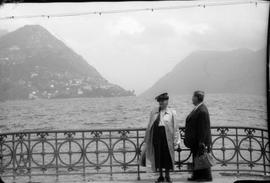 [Retrato de corpo inteiro do casal Ema e António Eusébio Benito Maçãs, em Lugano, na Suíça]