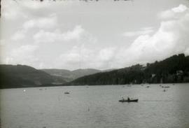 [Vista parcial do Lago de Titisee, na Alemanha]