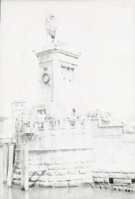 [Vista da estátua do Leão da Baviera, em Lindau, na Alemanha]