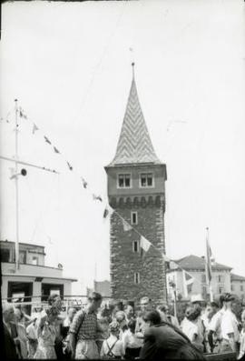 [Vista da torre do antigo farol do Porto de Lindau, na Alemanha]