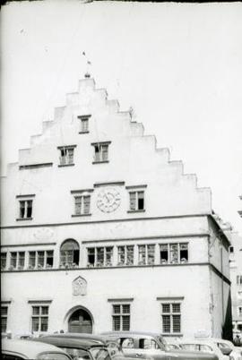 [Vista da fachada da Biblioteca Pública de Lindau, na Alemanha]