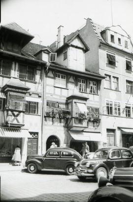 [Vista das fachadas de prédios, em Lindau, na Alemanha]