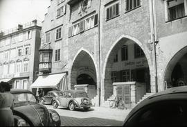 [Vista das fachadas de prédios, em Lindau, na Alemanha]