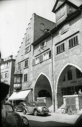 [Vista das fachadas de prédios, em Lindau, na Alemanha]