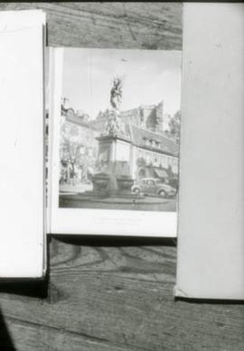 [Plano de uma gravura de um livro]