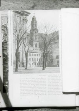 [Plano de uma gravura de um livro]