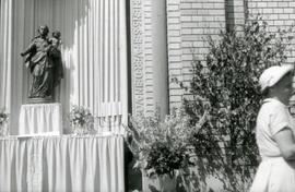 [Plano de uma imagem de Nossa Senhora com o Menino Jesus ao colo, em Heidelberg, na Alemanha]