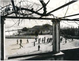 [Vista geral do recreio da escola do Centro de Apoio Social de Lisboa]