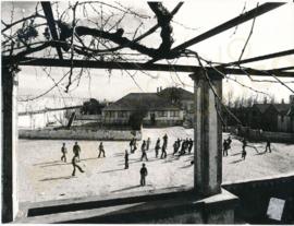[Vista geral do recreio da escola do Centro de Apoio Social de Lisboa]